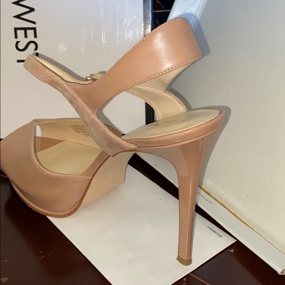 A Nine West nude high platform shoe - Picture 7 of 8